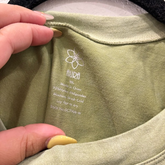 AURA Olive Green Athletic Crop Tank Womens M/L Sleeveless Workout Top - Picture 3 of 5